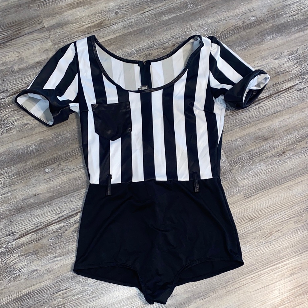 EUC Sexy Referee Halloween Costume Base No Acc’s Medium
